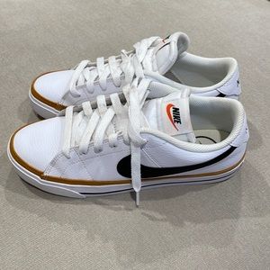 Nike tennis shoes womens 8